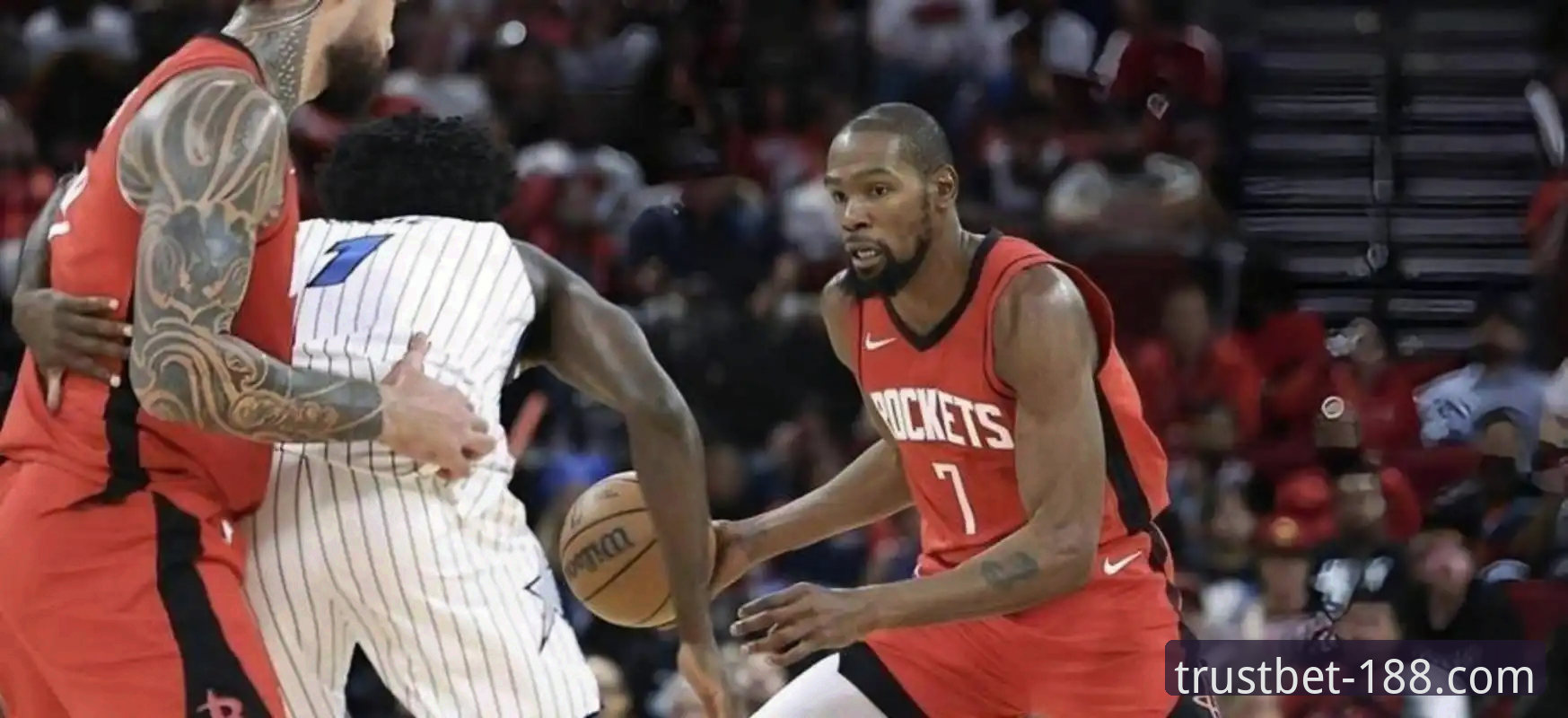 深度解析火箭大胜尼克斯：从一场关键比赛看团队篮球的实用技巧